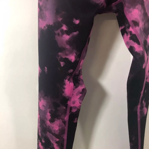 NWT lululemon Wunder Under - Picture 4 of 6
